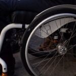 Imagen de recurso de un hombre en silla de ruedas