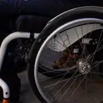 Imagen de recurso de un hombre en silla de ruedas