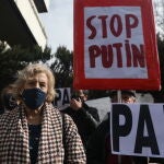 Manuela Carmena para la guerra con magdalenas