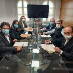 Catalá y los ediles Mundina y Llobet, con Aurelio Martínez y otros representantes del Puerto de Valencia