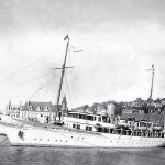 El yate «Vita» fue comprado en 1942 por la Armada estadounidense, que lo rebautizó utilizándolo como buque de patrulla durante la Segunda Guerra Mundial