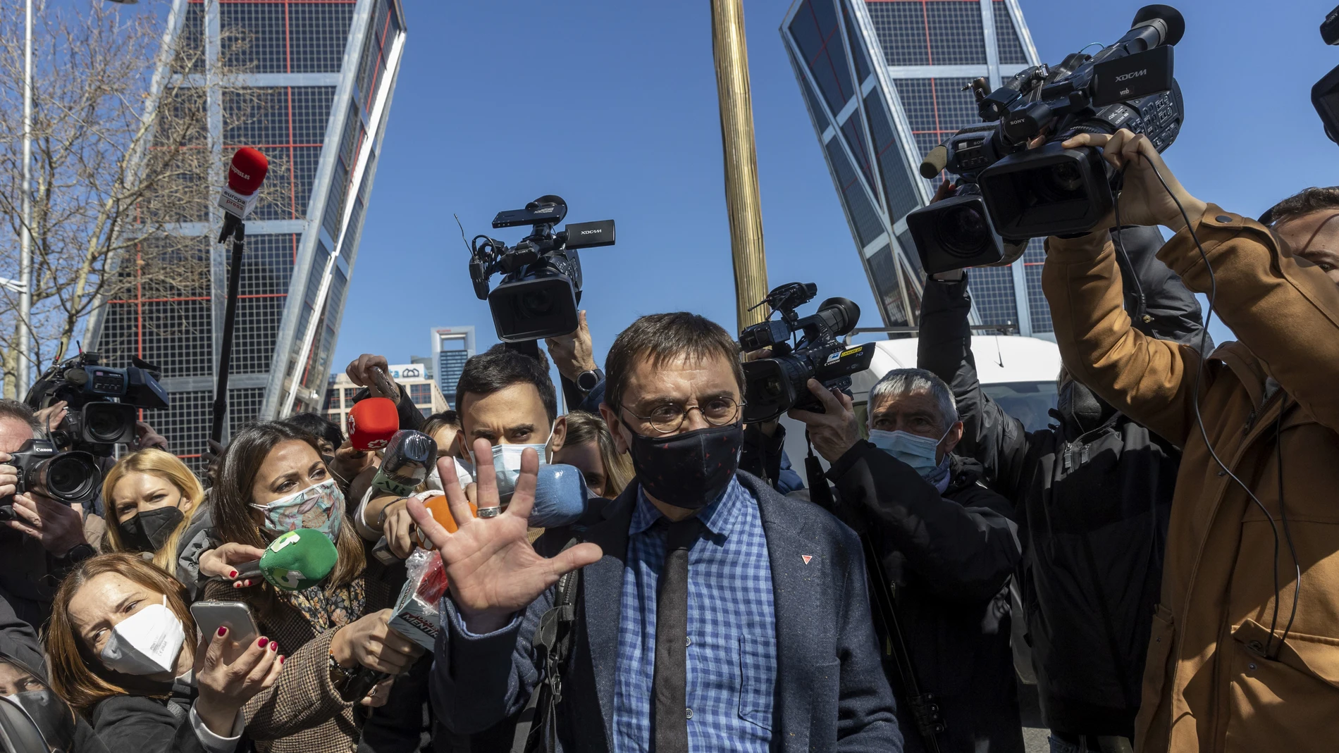 Juan Carlos Monedero y El Colibrí acuden a declarar a los juzgados de Plaza de Castilla por el caso Neurona