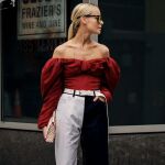 Look de street style con vaquero bicolor.