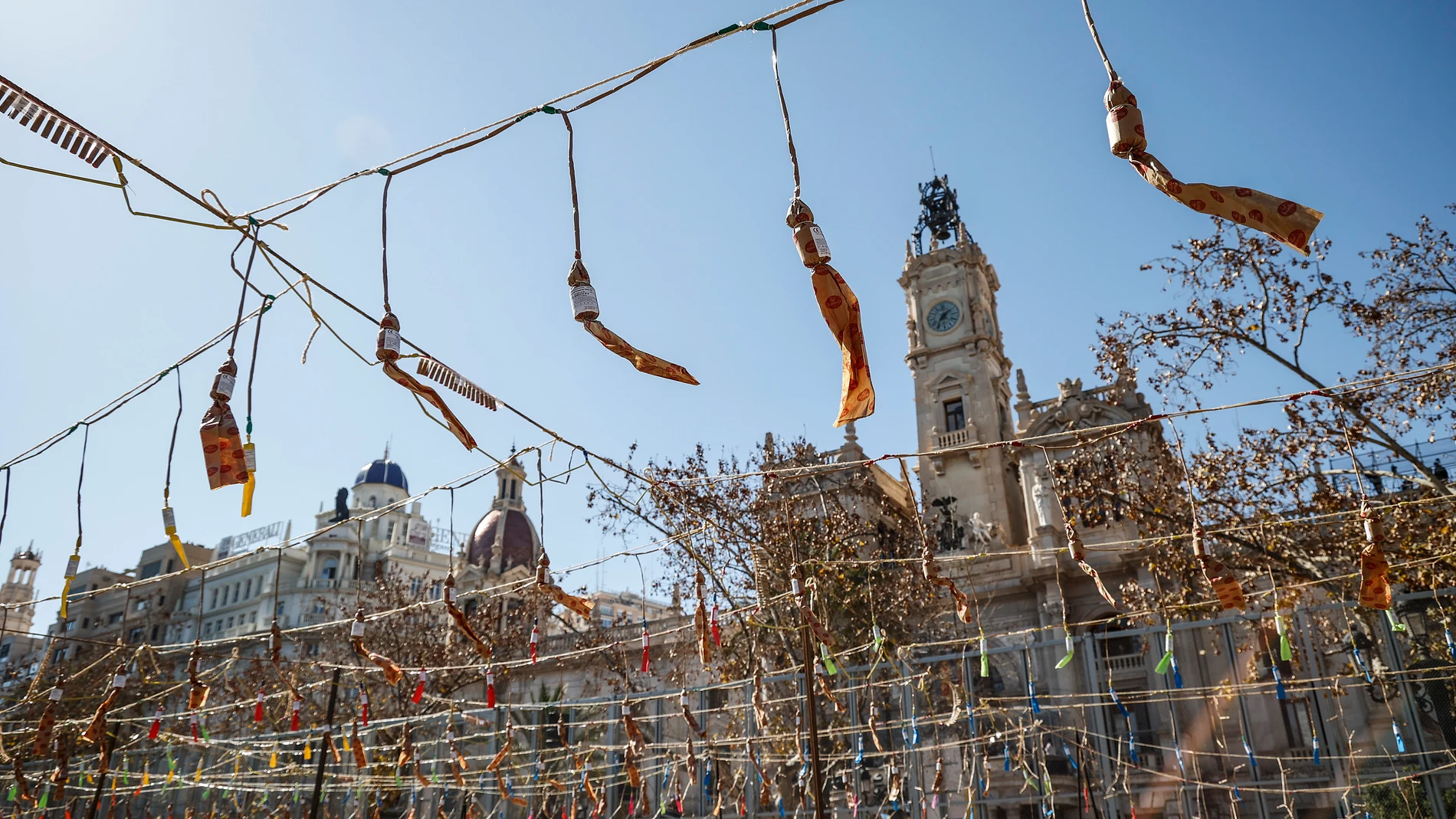 Mascletá en la plaza del Ayuntamiento de Valencia