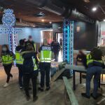 Los agentes de la UCRIF llevaron a cabo, junto a Inspección de Trabajo y Policía Local de Alhama de Murcia un operativo que culminó con la recopilación suficiente de indicios para vincular a los detenidos con un delito contra el derecho de los trabajadores