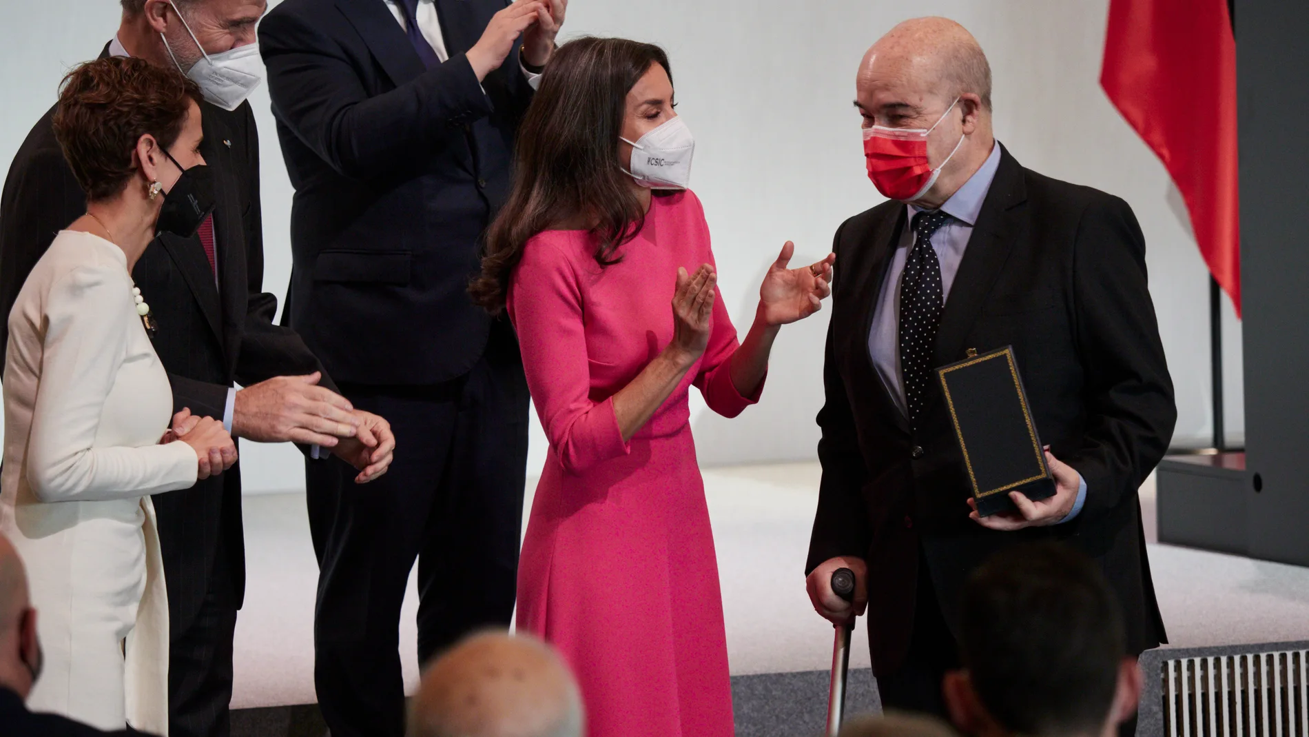 El actor Antonio Resines recibe una de las medallas de oro al Mérito en las Bellas Artes 2022, en el Palacio de Congresos y Auditorio de Navarra, 2 de marzo de 2022, en Pamplona, Navarra (España). Las Medallas de las Bellas Artes 2022 son otorgadas a personas o entidades que destaquen en el campo de la creación artística y cultural o hayan prestado notorios servicios en el fomento, desarrollo o difusión del arte y la cultura o en la conservación del patrimonio artístico. 02 MARZO 2022;PAMPLONA;NAVARRA;MEDALLAS DE ORO;BELLAS ARTES 2022 Eduardo Sanz / Europa Press 02/03/2022