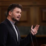 El portavoz de ERC en el Congreso, Gabriel Rufián interviene en la sesión plenaria en el Congreso este miércoles. EFE/ Emilio Naranjo