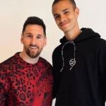 Leo Messi junto a Romeo Beckham