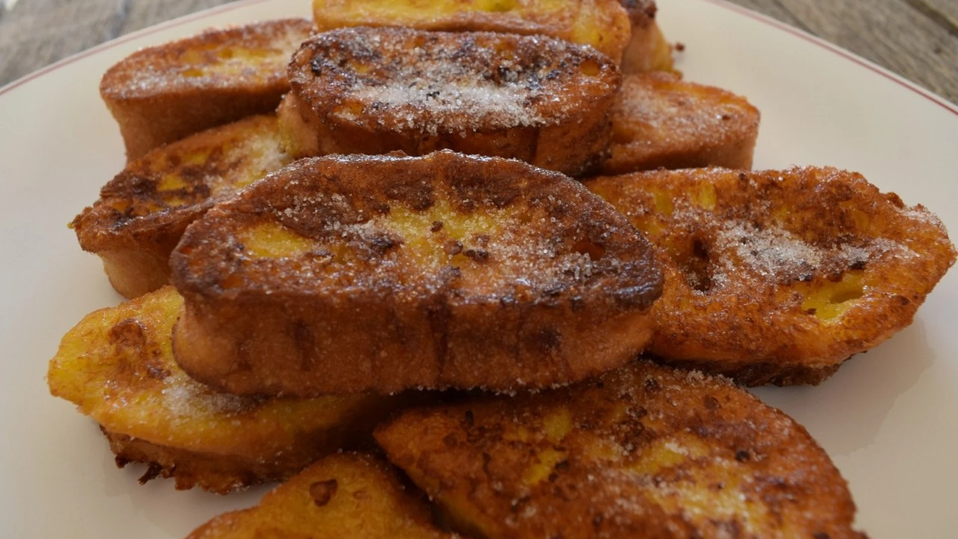 Un plato de torrijas de pan, el dulce estrella de la Semana Santa y la Cuaresma