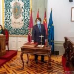 Álvaro Valdés toma posesión de su acta de concejal del Ayuntamiento de Cartagena