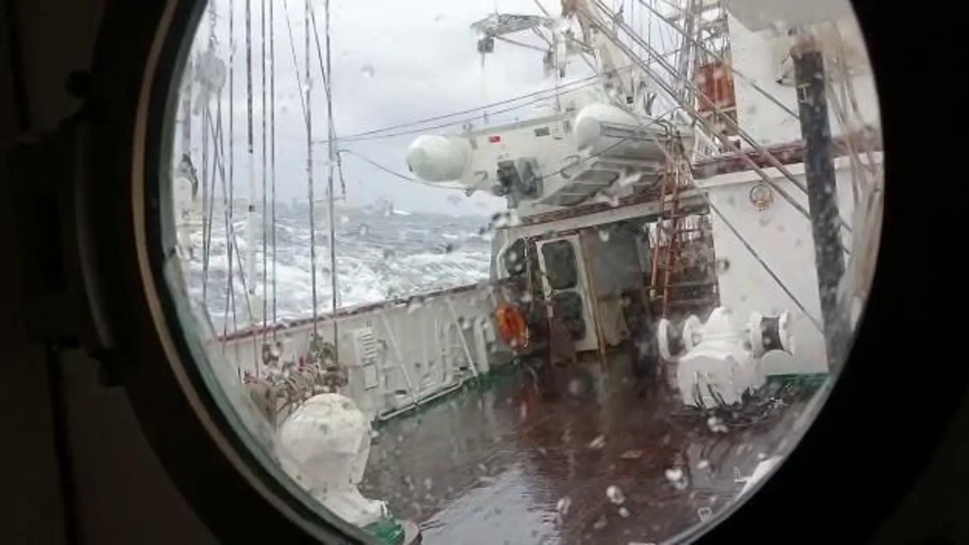 Así se vive una tormenta desde el Juan Sebastián de Elcano