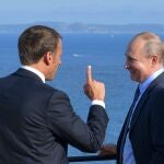 Emmanuel Macron habla con Vladimir Putin en 2019