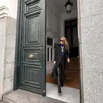 Amelia Bono por las calles de Madrid.