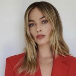 Margot Robbie con las mechas que triunfan en 2022.