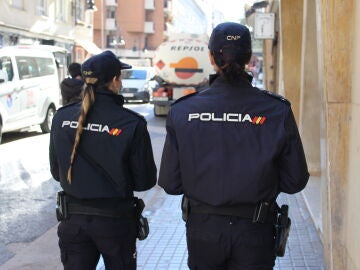 Dos agentes de la Polic&iacute;a Nacional en Valencia en una imagen de archivo