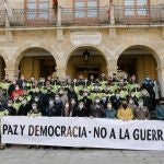 La delegada de Gobierno, Virginia Barcones, asiste a la concentración en solidaridad con el pueblo ucraniano convocado por la FEMP