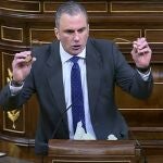 Javier Ortega Smith, secretario general de Vox, mostrando garfios usados en el asakto a la valla de Melilla EUROPA PRESS 08/03/2022