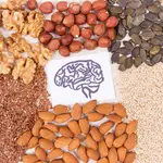 Los frutos secos y los cereales integrales contienen grandes cantidades de fibra