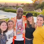 Marta Luisa de Noruega, junto a sus hijas y a Durek Verret