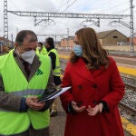La delegada del Gobierno, Virginia Barcones, visita el nuevo apartadero construido por Adif en Monzón de Campos