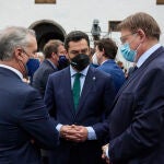 El lehendakari, Íñigo Urkullu; el presidente de Andalucía, Juanma Moreno; y el presidente de la Comunidad Valenciana, Ximo Puig