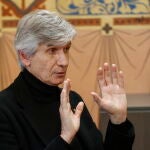 El conseller de Salud, Josep Maria Argimon, explica en una entrevista con Efe el nuevo sistema de vigilancia epidemiológica con centros centinelas y apremia a retirar mascarillas en interiores. EFE/Toni Albir
