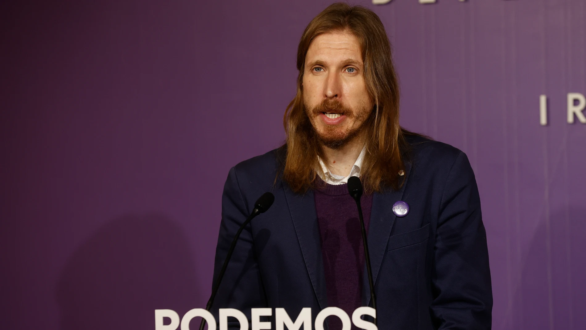 MADRID, 14/03/2022.- El portavoz de Podemos, Pablo Fernández durante la rueda de prensa ofrecida para tratar asuntos de actualidad, este lunes en Madrid. EFE/Chema Moya