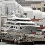 El megayate ruso ‘Valerie’, anclado en el Puerto de Barcelona