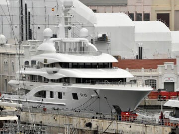 El megayate ruso &lsquo;Valeria&rsquo;, anclado en el Puerto de Barcelona, a 15 de marzo de 2022, en Barcelona, Catalu&ntilde;a (Espa&ntilde;a).