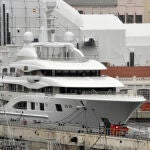El megayate ruso ‘Valeria’, anclado en el Puerto de Barcelona, a 15 de marzo de 2022, en Barcelona, Cataluña (España).