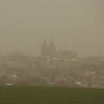 La villa de Astorga (León), cubierta por la calima