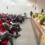 La delegada del Gobierno en Castilla y León, Virginia Barcones, y el consejero de la Presidencia en funciones, Ángel Ibáñez. se reúnen con los representantes de las entidades locales, diputaciones y FRMP