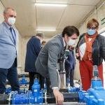 El consejero de Fomento y Medio Ambiente, Juan Carlos Suárez-Quiñones, visita las actuaciones realizadas para el abastecimiento de agua potable en Lastras de Cuéllar