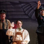 Los actores Juan Echanove (izda.), Gabriel Garbisu (centro) y Ángel Burgos