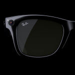 Detalle de las gafas inteligentes Ray-Ban Stories con cámara e indicador LED en la montura.