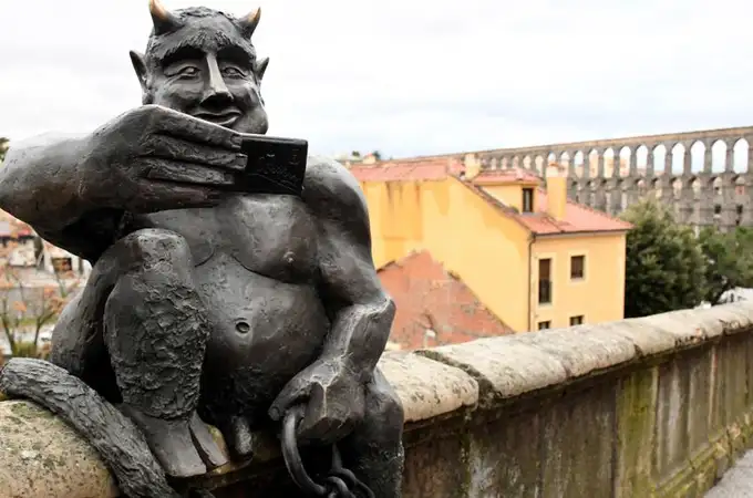 Las estatuas más curiosas e interesantes para hacerte un selfie inolvidable Las estatuas más curiosas e interesantes para hacerte un selfie inolvidable