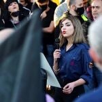 Isabel Medina Peralta, con camisa falangista, en un homenaje a los caídos de la División Azul