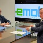 Guillermo Bergareche, director general de Emobi Industries y Manuel Álvarez, director general de la Fundación Santa Bárbara