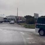 Camiones escoltados por la Guardia Civil