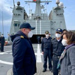 La ministra de Defensa, Margarita Robles a bordo del Buque de Acción Marítima "Meteoro"