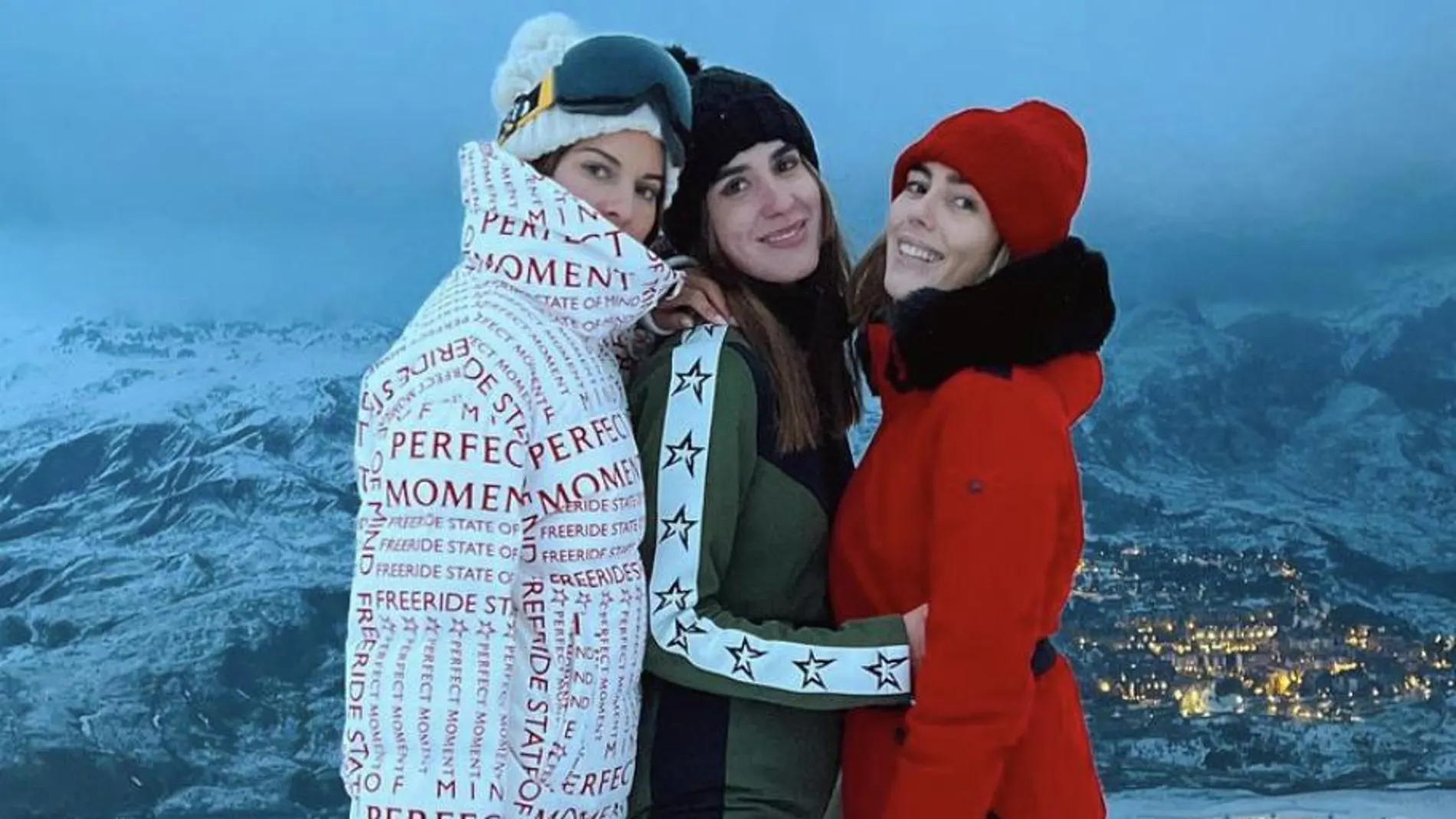 Mery Turiel, Anna Padilla y Marta Riumbau en Formigal con Ron Barceló.