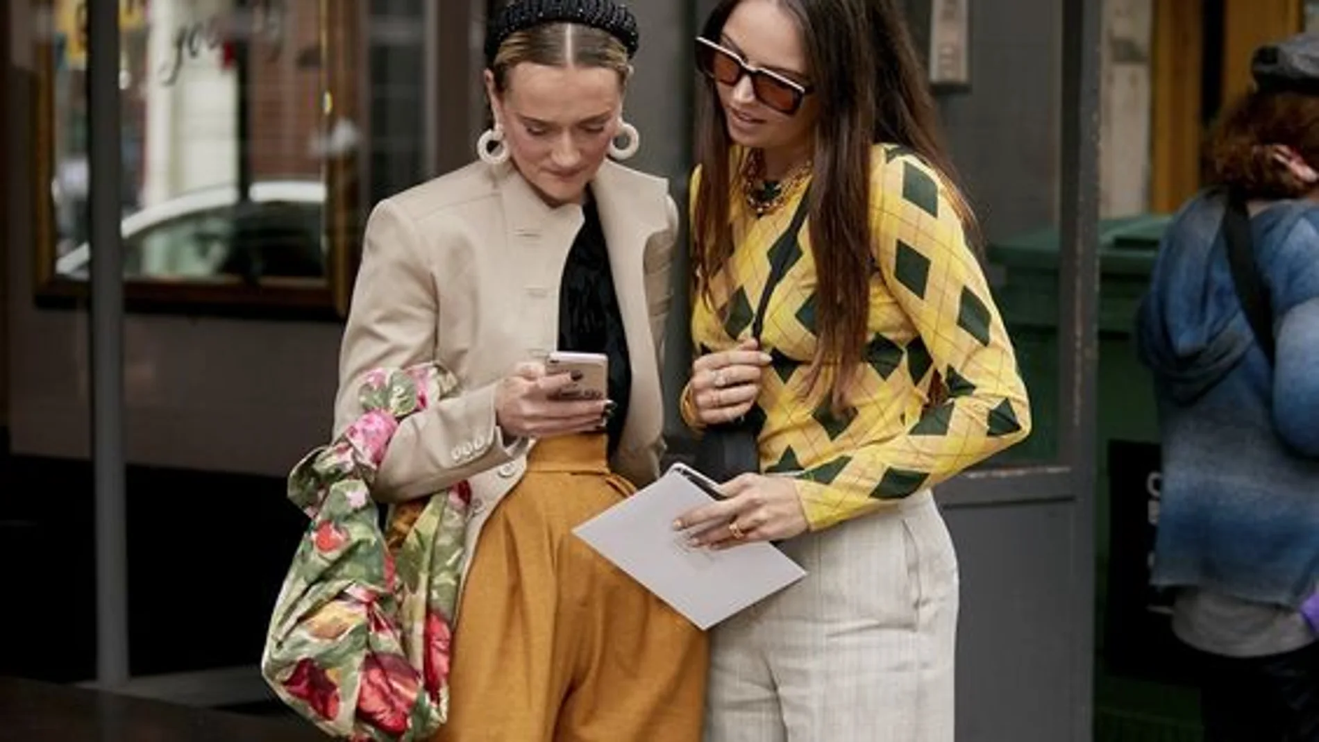 Mango y COS ya tiene rebajas de mitad de temporada, y estas son nuestras prendas favoritas