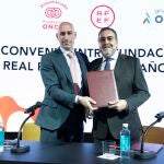 Los presidentes de la RFEF, Luis Rubiales, y de la ONCE, Miguel Carballeda, firman un acuerdo para colaborar en la integración laboral de personas con discapacidad