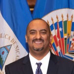 Fotografía del 5 de noviembre de 2021 cedida por la Organización de los Estados Americanos (OEA) donde aparece el representante permanente de Nicaragua ante el organismo, Arturo McFields Yescas, quien decidió este miércoles dejar de "guardar silencio" y arremetió contra "la dictadura" de Daniel Ortega en su país.