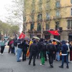 Banderas imperialistas soviéticas en la manifestación de Arran