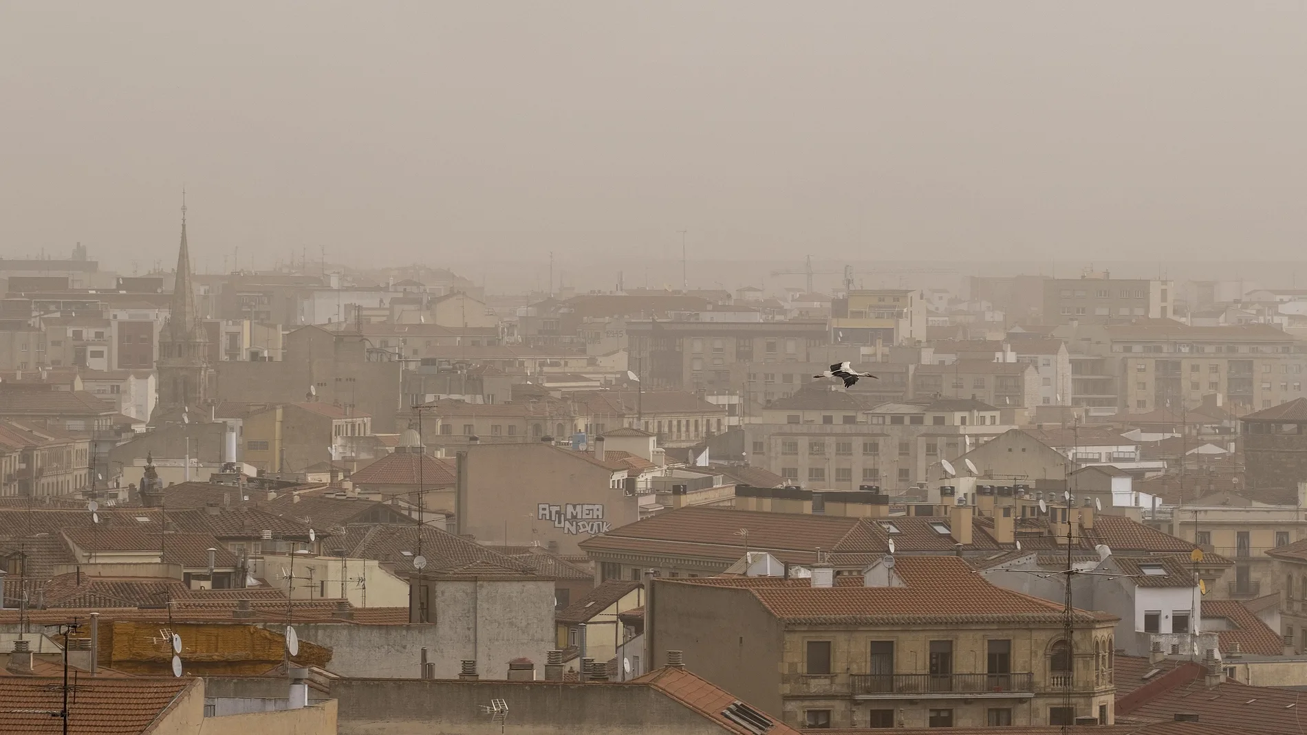 Calima sobre el cielo de Salamanca.