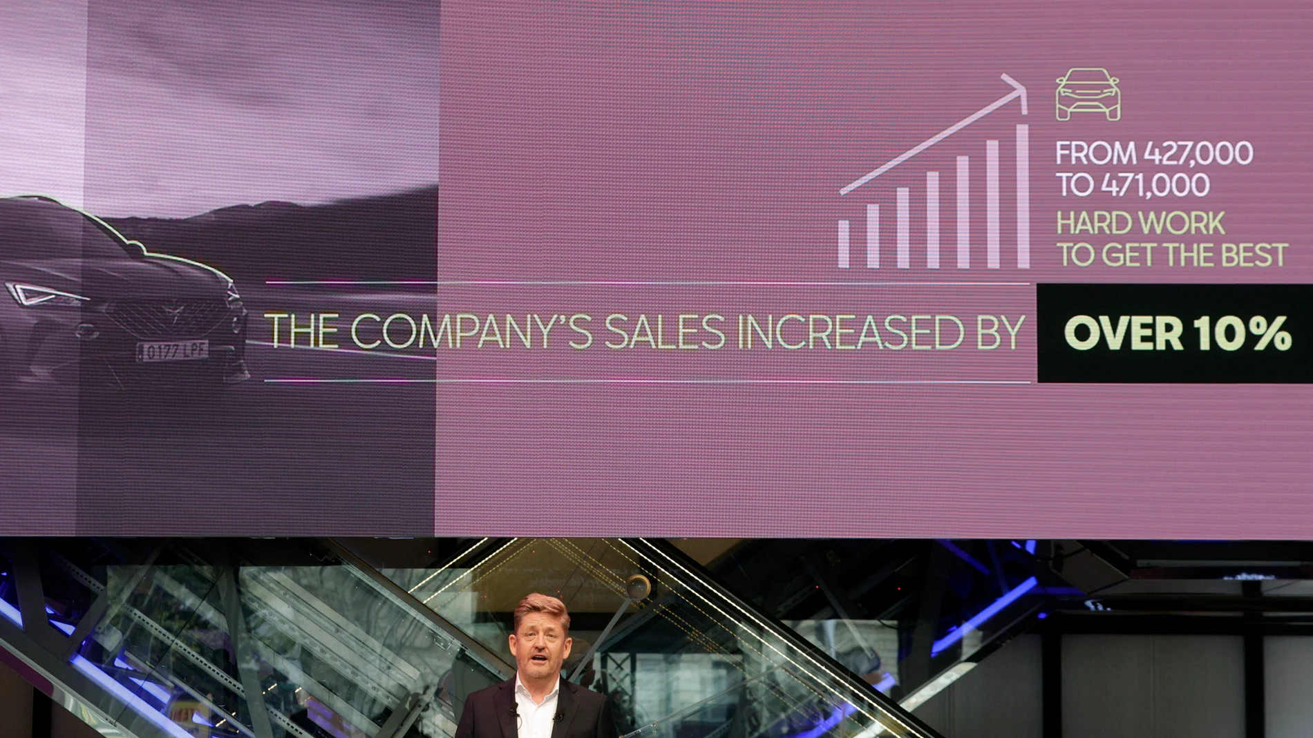 GRAFCAT5012. BARCELONA, 23/03/2022.- El presidente de Seat, Wayne Griffiths, durante la conferencia de prensa de presentación de los resultados de Seat de 2021, en la que ha anunciado que ubicará en Sagunto (Valencia) la gigafactoría de baterías para coches eléctricos que planea construir en España, a la que optaban también Aragón, Extremadura y Cataluña. EFE/Quique García