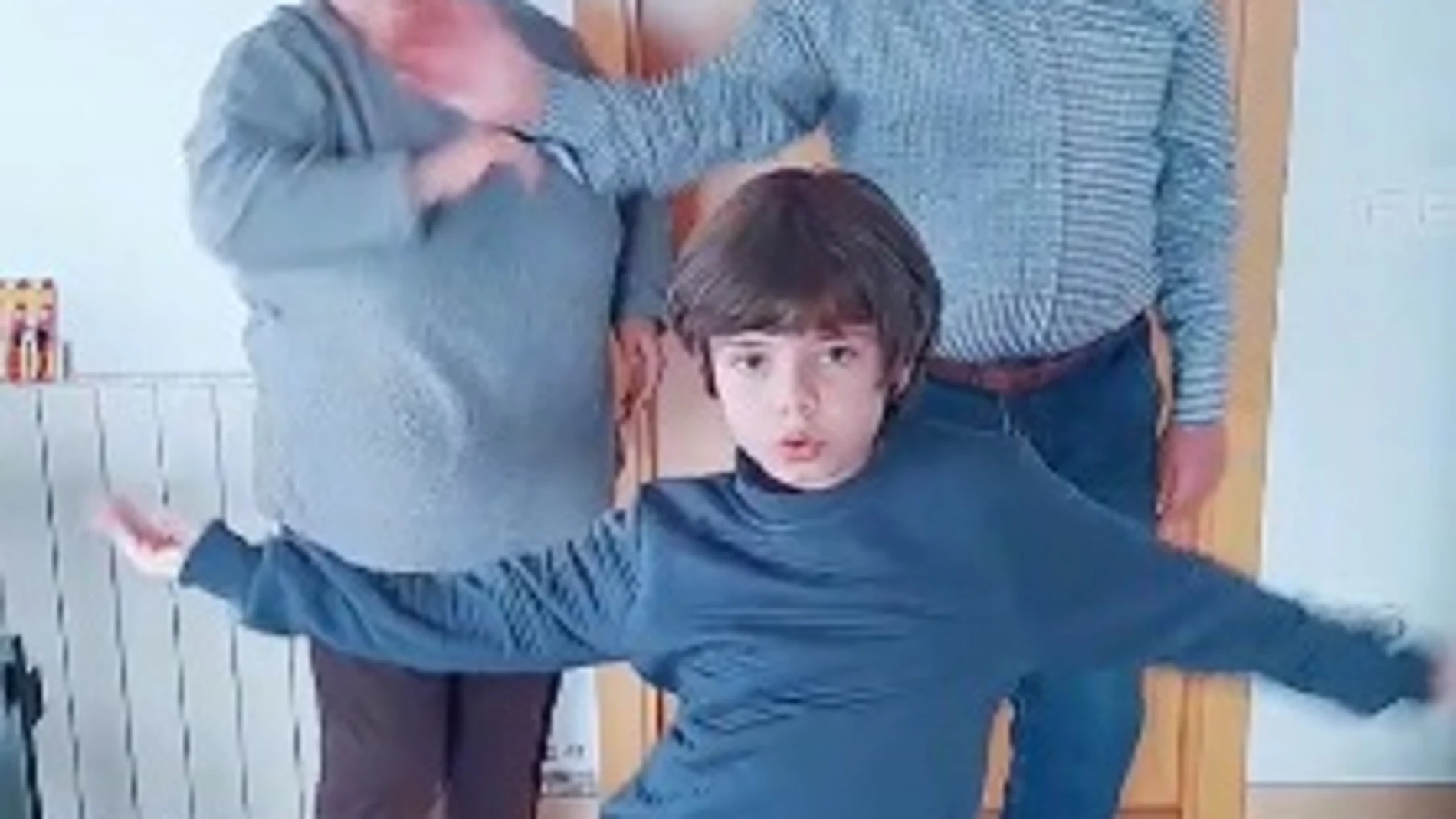 La familia que baila unida...