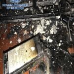 Imagen de los restos del incendio en la habitación de un hostal provocada por un huésped. POLICÍA NACIONAL