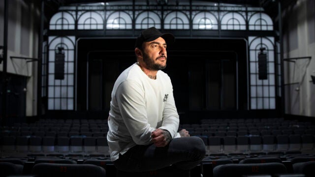 DJ Nano estrena obra de teatro en Príncipe Pío, donde también prepara el lanzamiento de una nueva discoteca